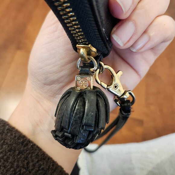 Tory Burch black leather wristlet - Picture 5 of 9